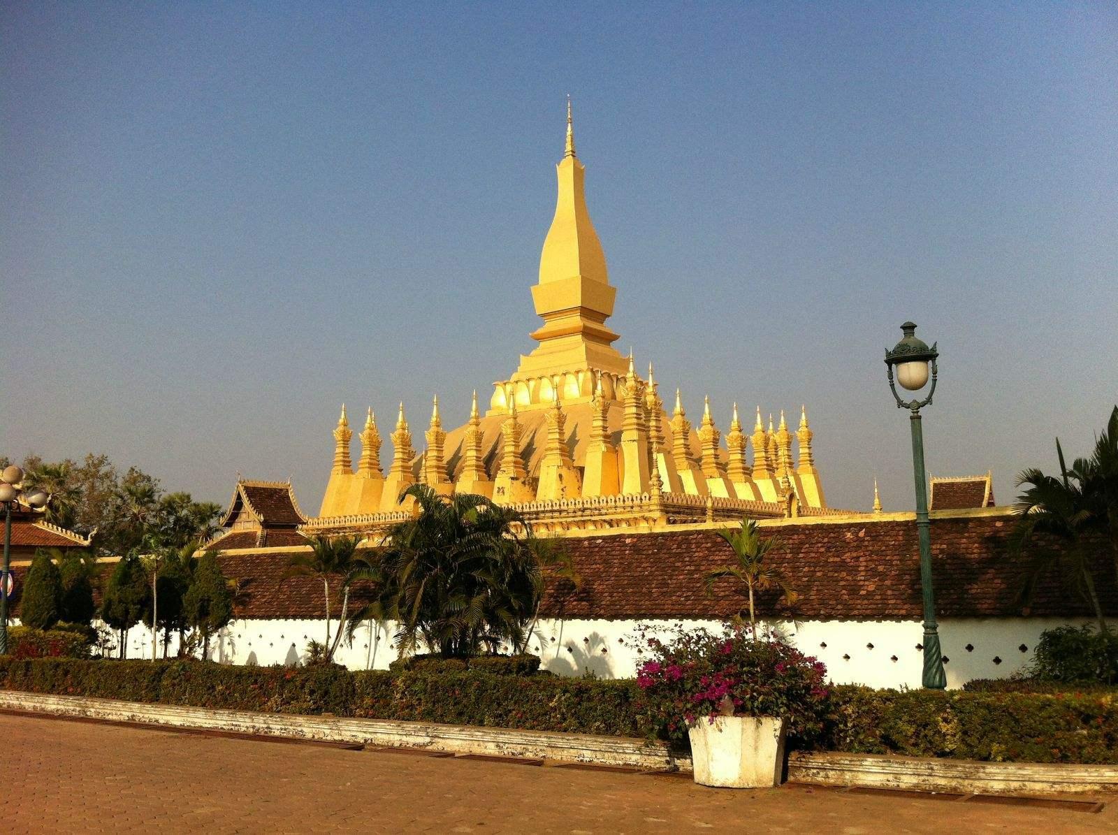 昆明出发老挝7日自驾游：琅勃拉邦-万荣山水-首都万象跨境7天自驾游