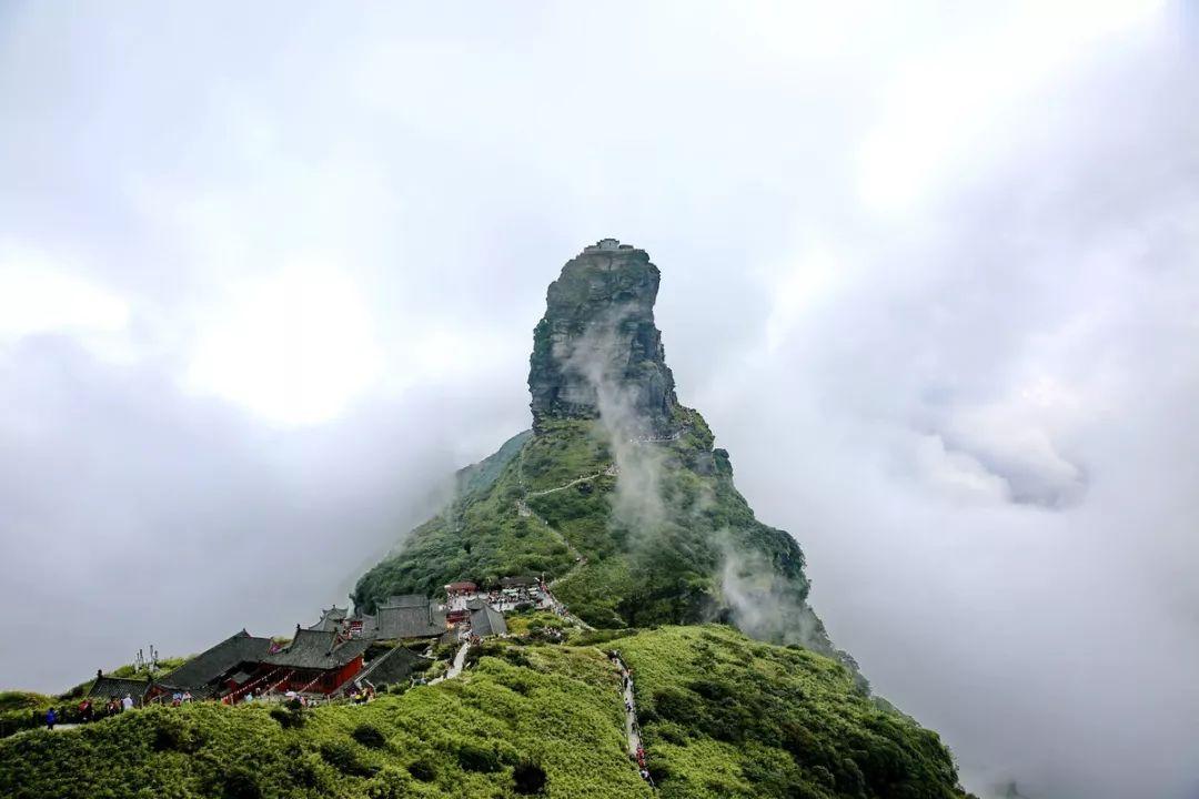 重庆出发贵州4日自驾游：梵净山-中国第一矿洞悬崖酒店-凤凰古城4日自驾之旅