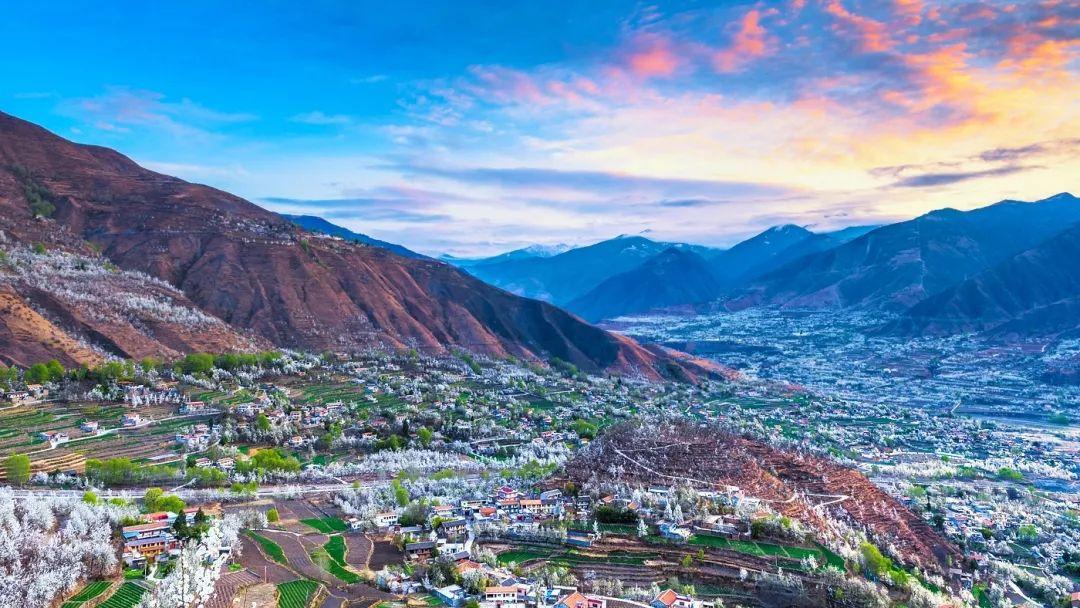 重庆出发四川4日自驾游：金川梨花节+丹巴藏寨+雪山+草原摄影4日自驾之旅