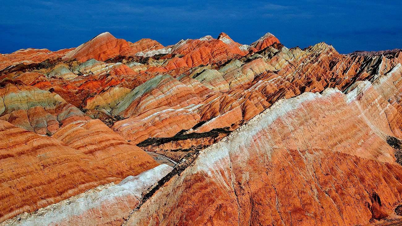兰州集合6日穿越甘青自驾游：张掖七彩丹霞-门源油菜花-卓尔山-茶卡盐湖6日驰骋大西北