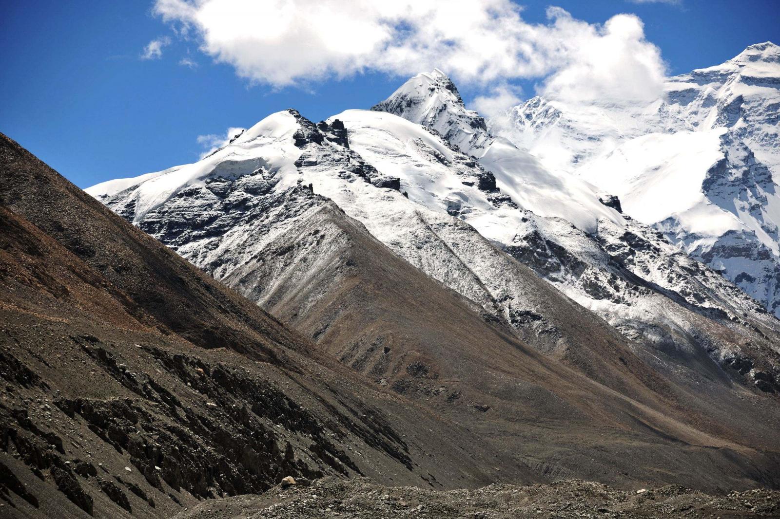 北京出发西藏24日大环线自驾之旅：然乌湖-色达-拉萨-珠峰24日自驾
