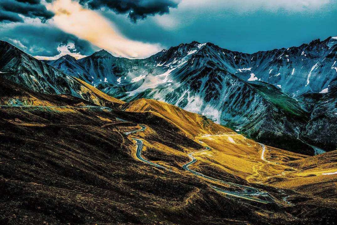 乌鲁木齐出发独库公路8日自驾游:独库公路-巴音布鲁克-博斯腾湖-葡萄沟8日自驾游