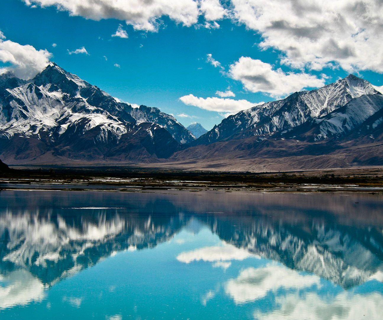 乌鲁木齐出发南疆14日落地自驾游:博斯腾湖-库车大峡谷-喀什老城-沙漠公路14日自驾游