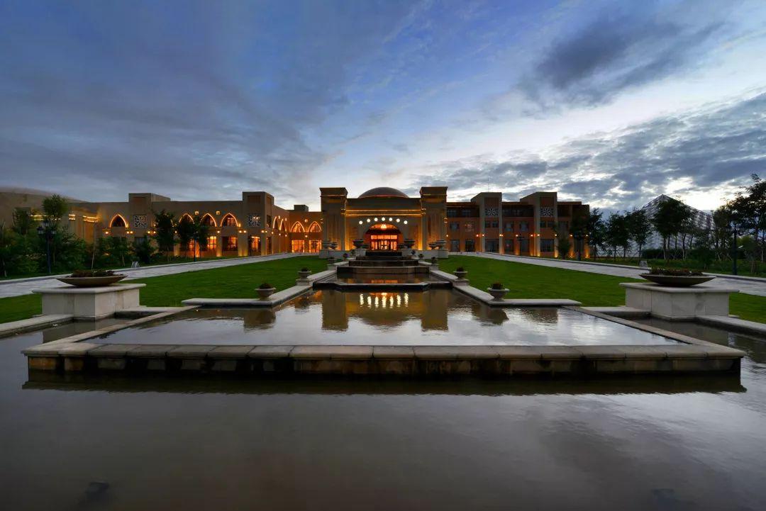 鄂尔多斯集合内蒙古库布其沙漠七星湖、鄂尔多斯大草原、成吉思汗陵5天4晚野奢自驾游