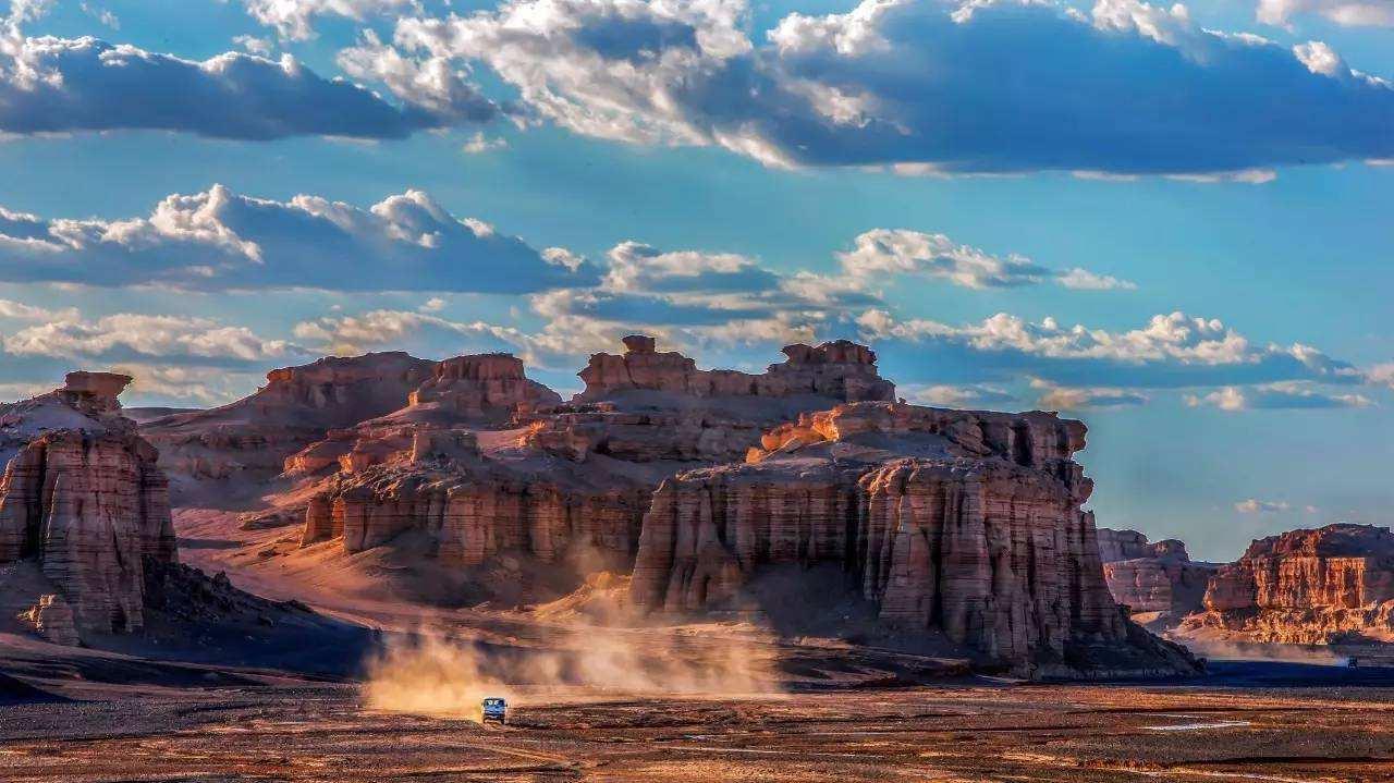 乌鲁木齐出发北疆12日环线自驾：喀纳斯-魔鬼城-无人区/沙漠/戈壁12日特种穿越北疆落地自驾游