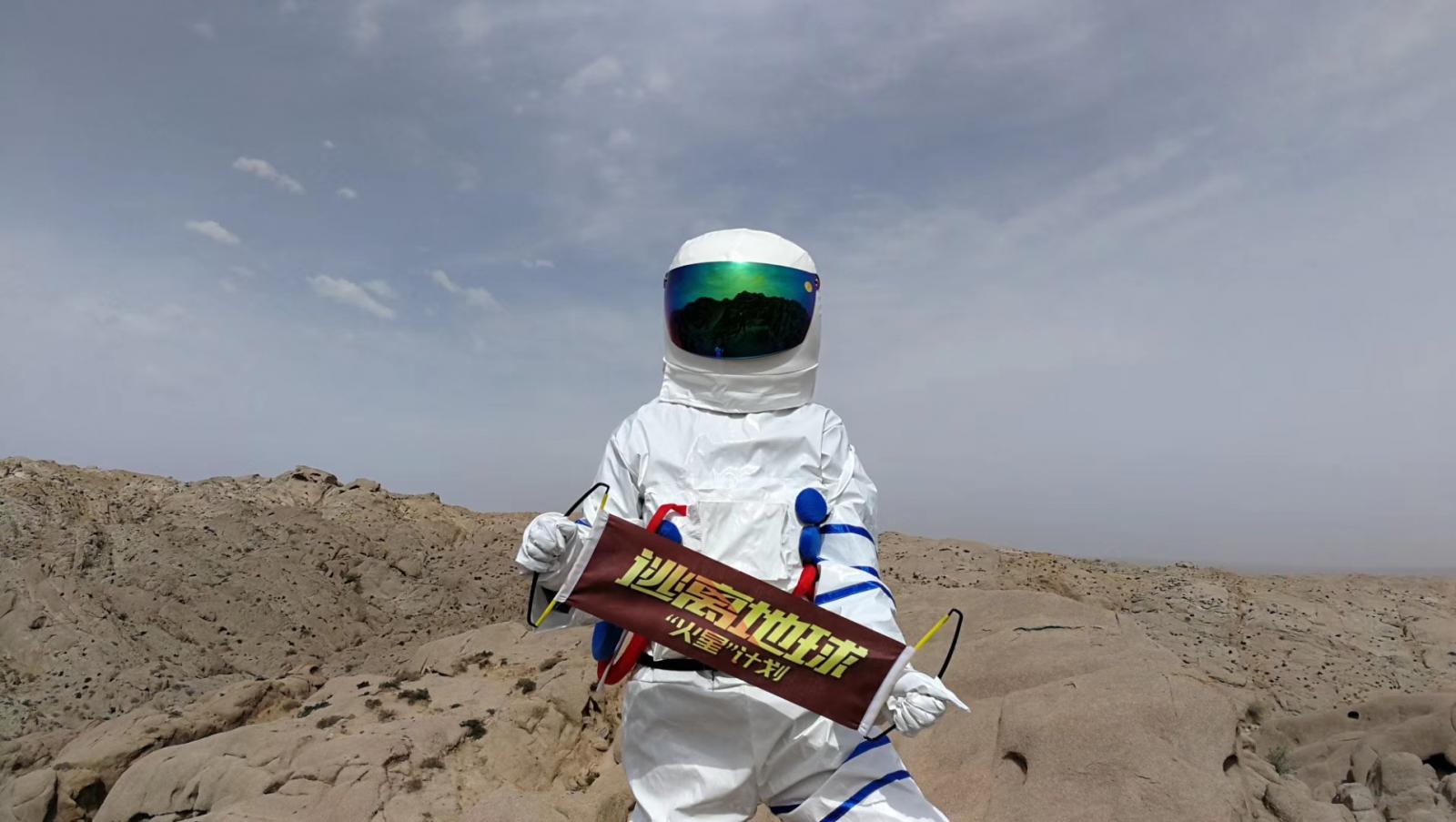 银川落地6自驾游：巴尔斯圣山+外星谷+腾格里沙漠天鹅湖+沙漠越野+沙漠公路5晚6日落地自驾游