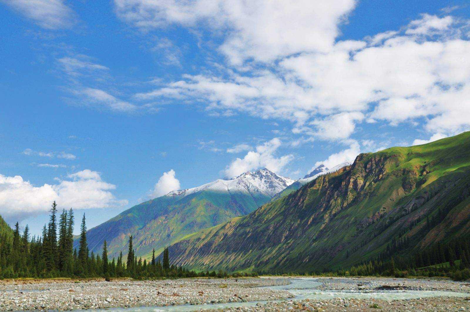 乌鲁木齐集合新疆7日落地自驾游：赛里木湖-独库公路-伊犁河谷7日新疆落地自驾