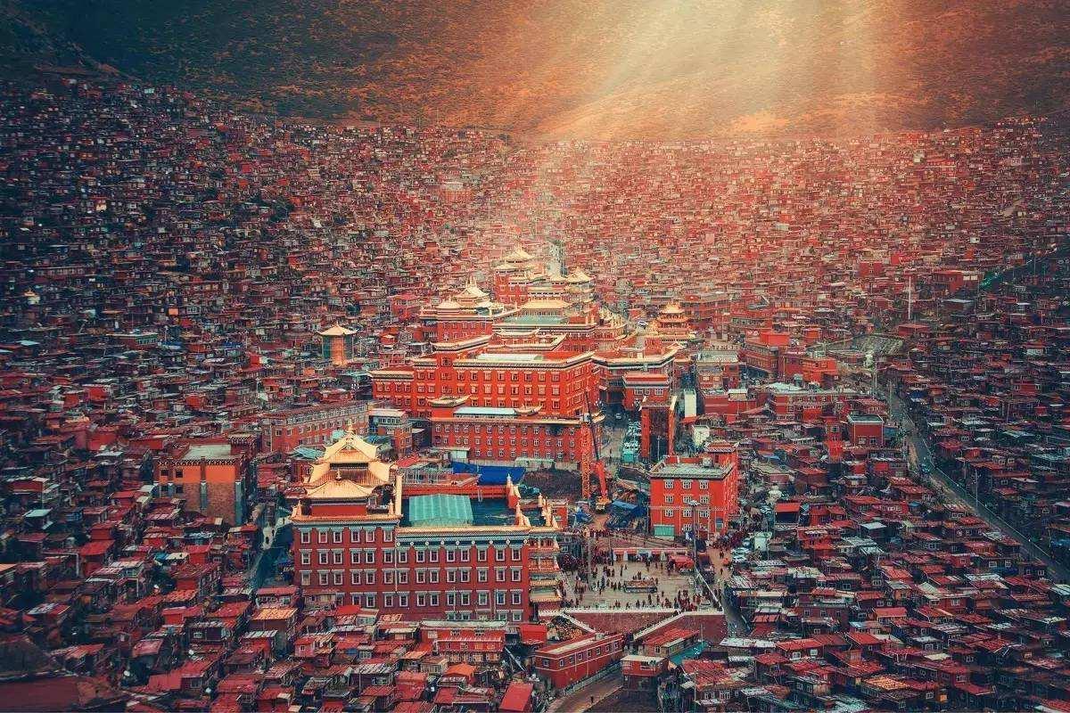 广州出发川西8日全景自驾：色达佛国-新都桥-稻城亚丁8天自驾游（含机票）