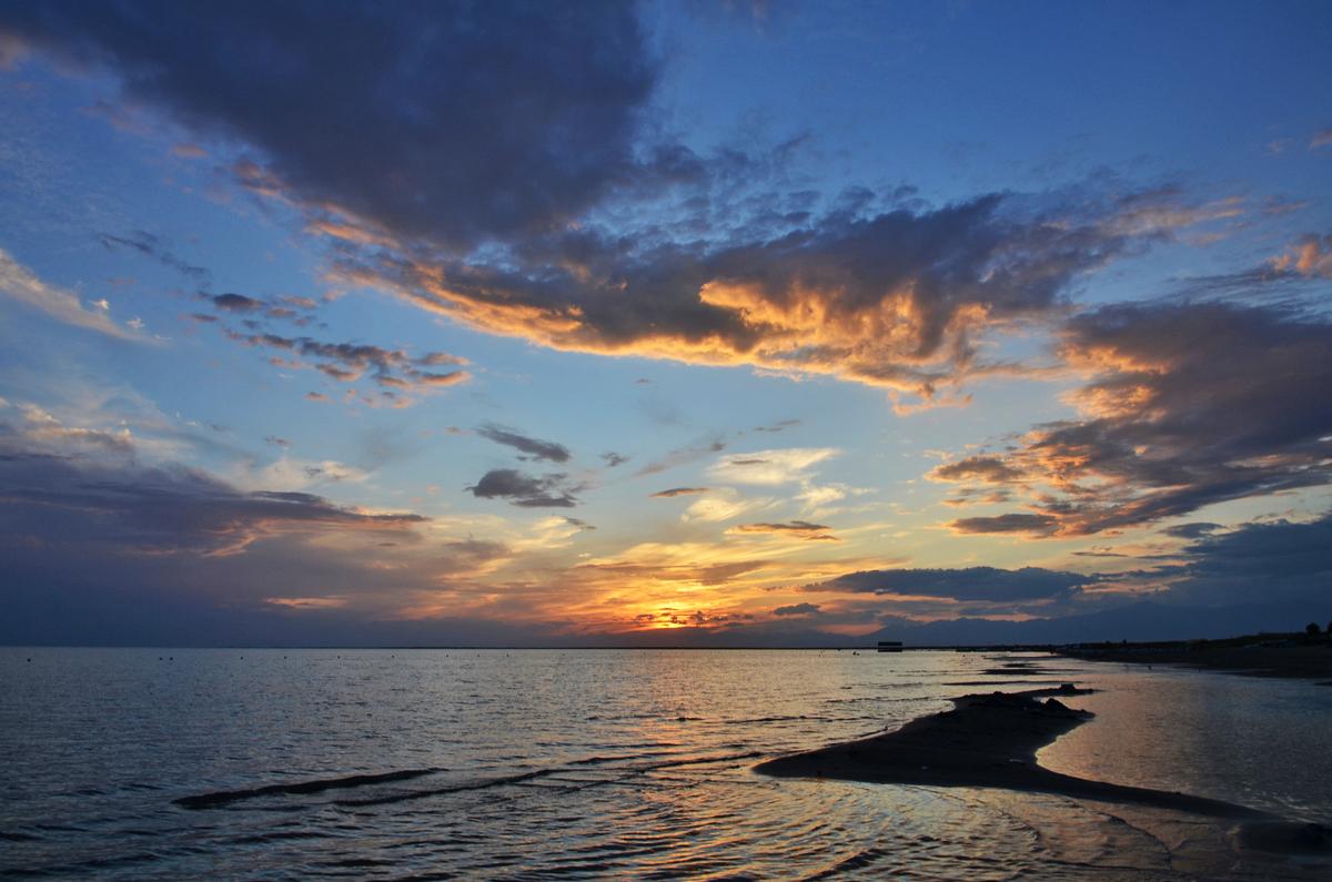 乌鲁木齐集合新疆9日落地自驾游：克孜尔千佛洞+卡拉库里湖+塔克拉玛干大沙漠穿越9日自驾游