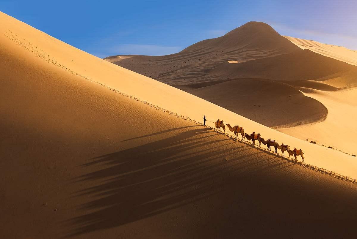 成都出发甘肃10日自驾游：敦煌鸣沙山-青海湖-翡翠湖-张掖丹霞山10日西北自驾游