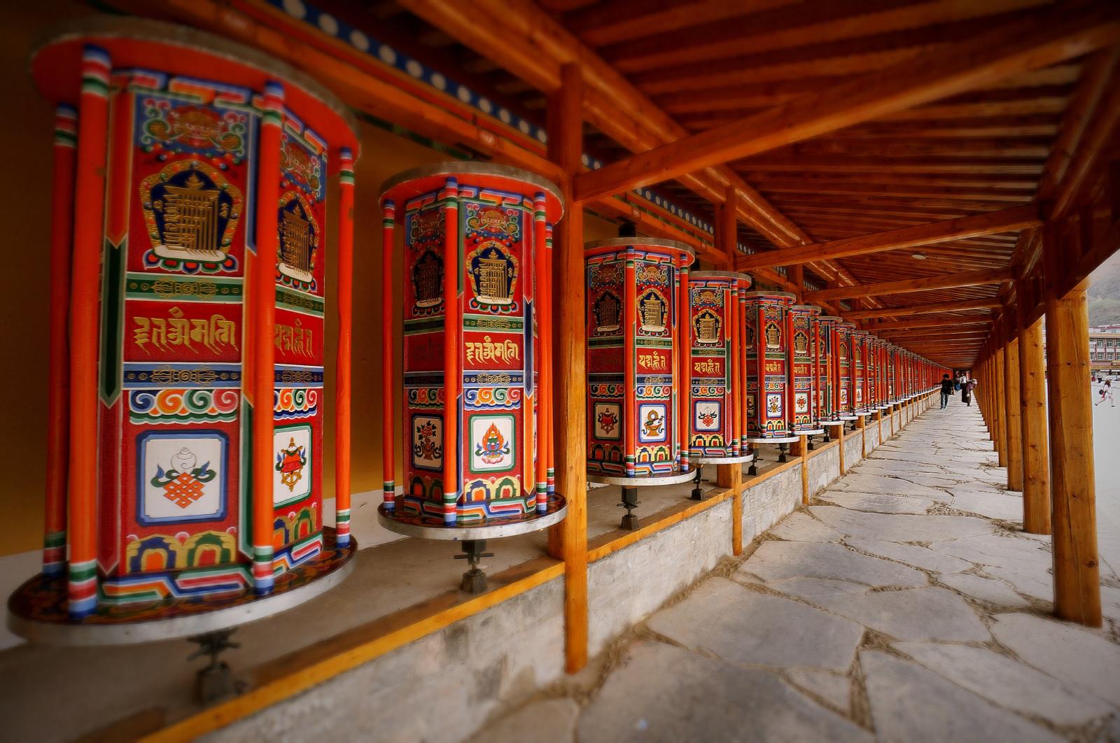 山东出发甘南川西10日自驾游：拉卜楞寺-扎尕那-色达密境10日经典自驾游