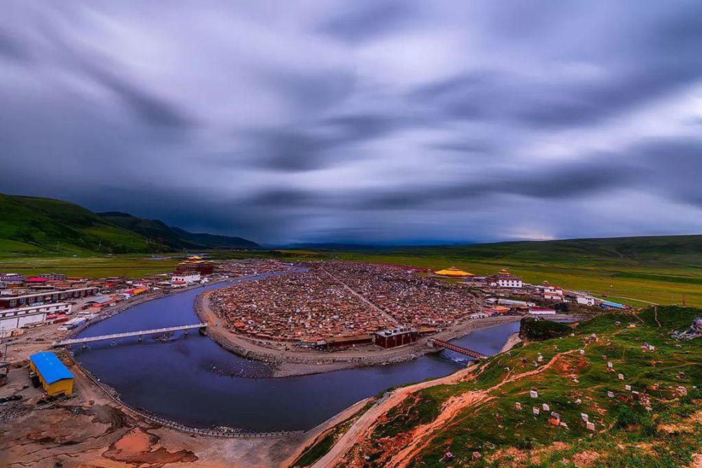 成都发往山南16日自驾:普陀神山-色达-纳木错16日川进青出自驾游