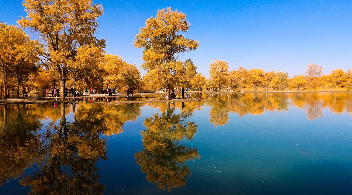 成都出发甘肃内蒙8日自驾游：额济纳旗胡杨林-居延海日出-张掖丹霞8日自驾游