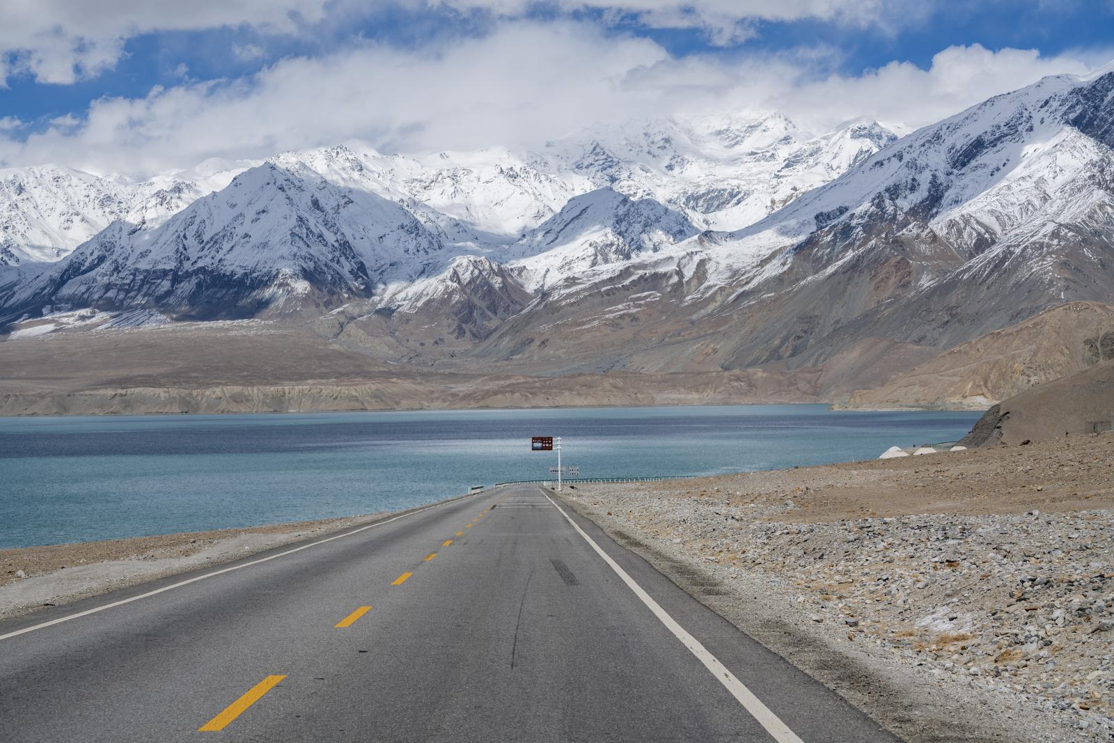 乌鲁木齐出发南疆12日自驾游：喀什-魔鬼城-胡杨林-帕米尔高原