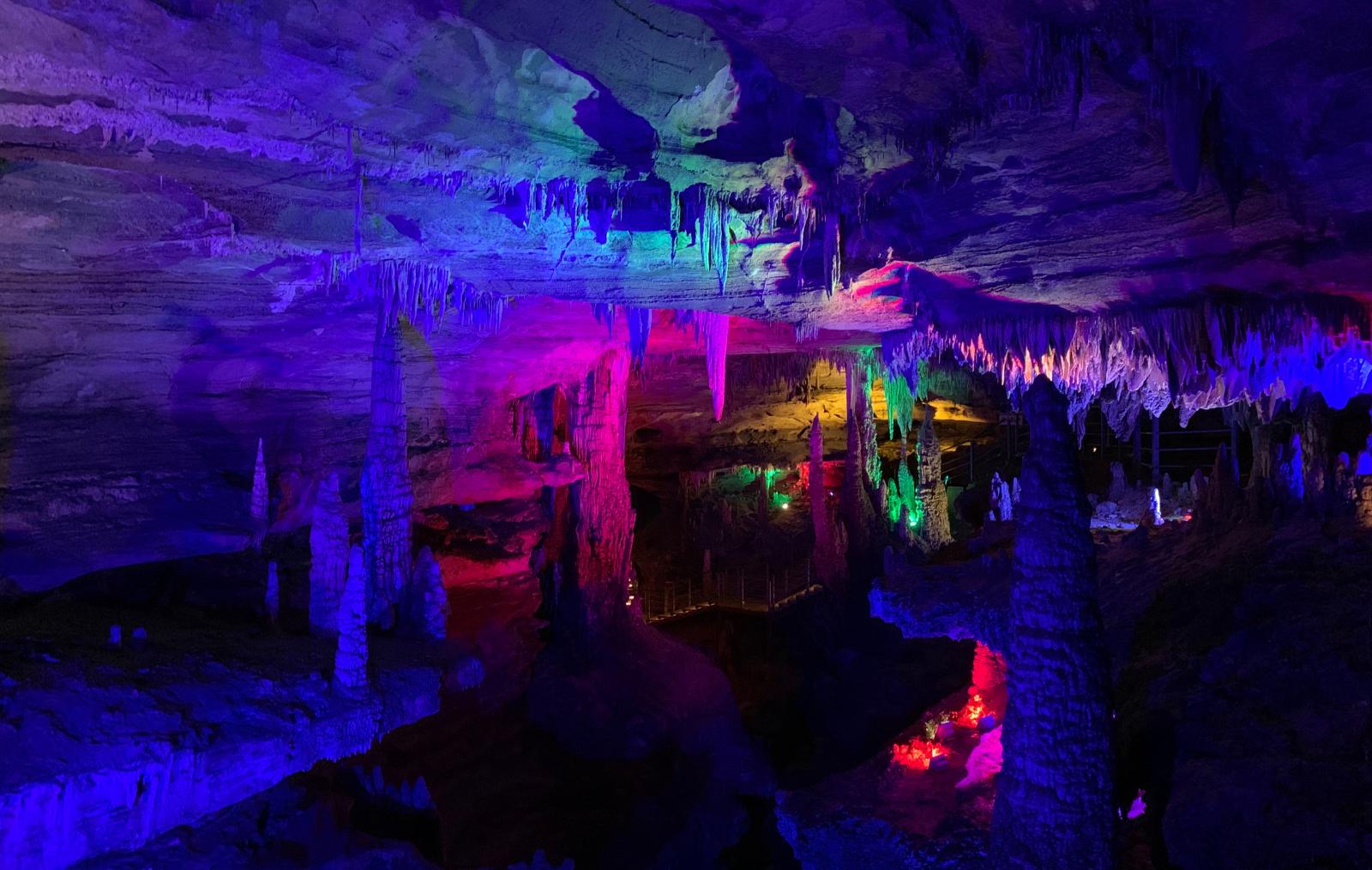 成都出发贵州4日自驾游：何教洞洞穴营地-双河洞- 清溪峡4日自驾游