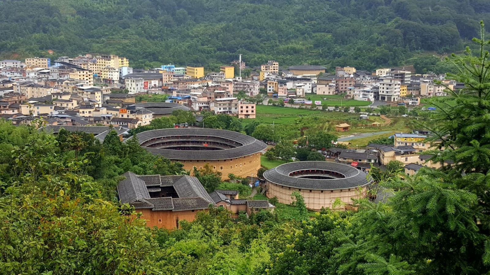 广东出发粤东福建4日自驾游：潮州古城-永定土楼-梅州客天下4天自驾游