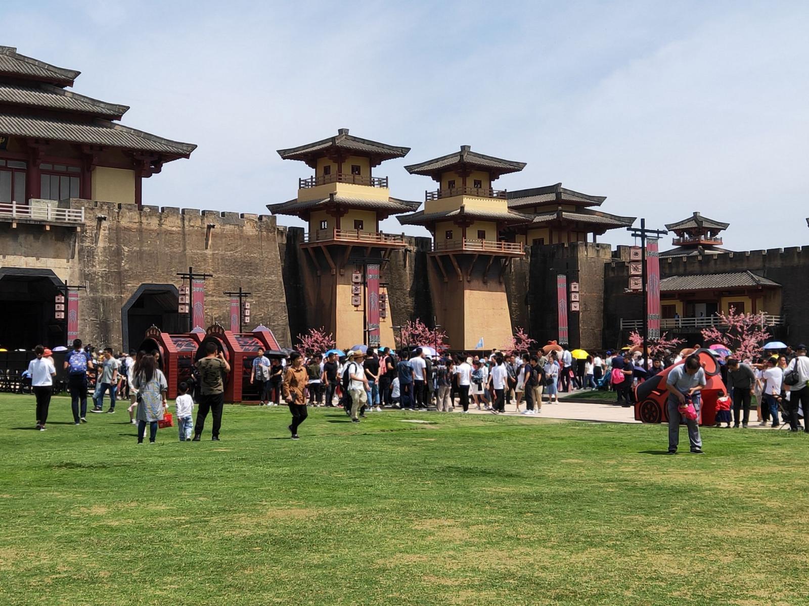 武汉出发浙江横店5日自驾游：探班东方好莱坞横店影视城深度休闲娱乐5日自驾游