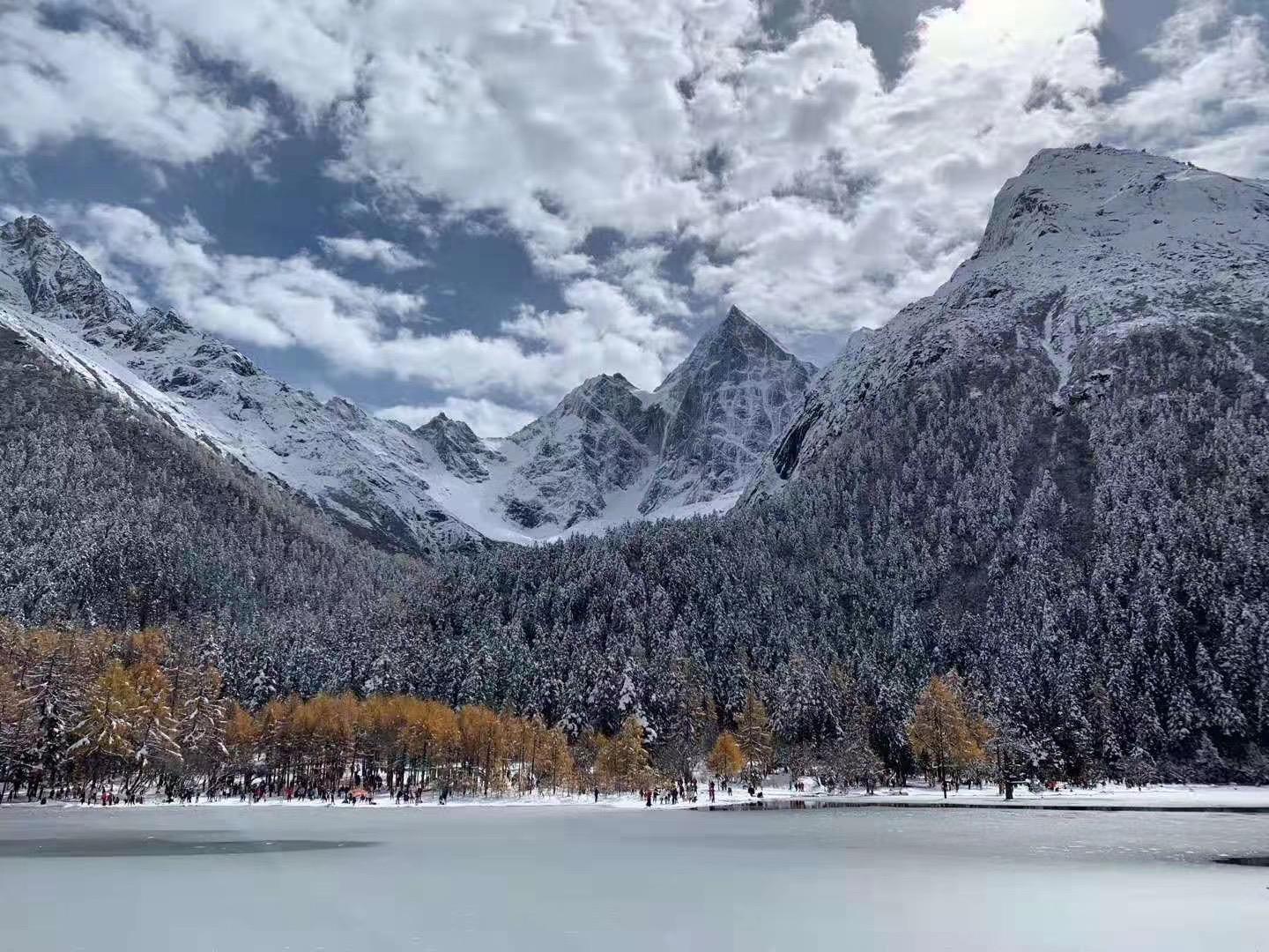 重庆出发川北3日自驾游：【白马印象】彩林长廊•轻徒步•白马古寨3日自驾