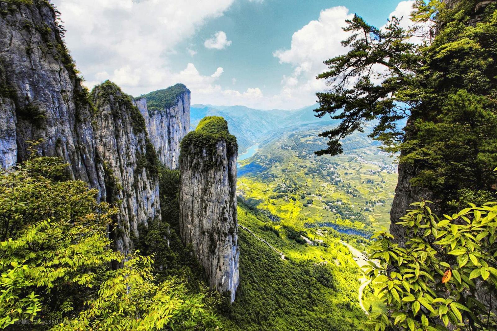 江苏出发武隆恩施7日自驾游：武隆天坑地缝-恩施大峡谷-三峡大坝-大足石刻7日自驾游