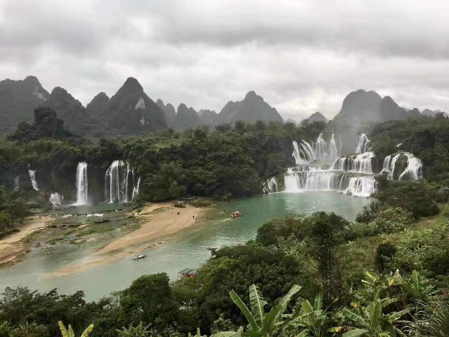 成都出发广西7日游：三娘湾-德天跨国瀑布-东兴-越南芒街7日自驾