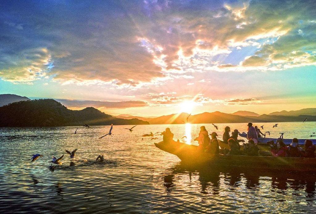 全国出发勇闯泸亚线8日自驾：稻城亚丁-泸沽湖-卡斯地狱谷8日自驾游