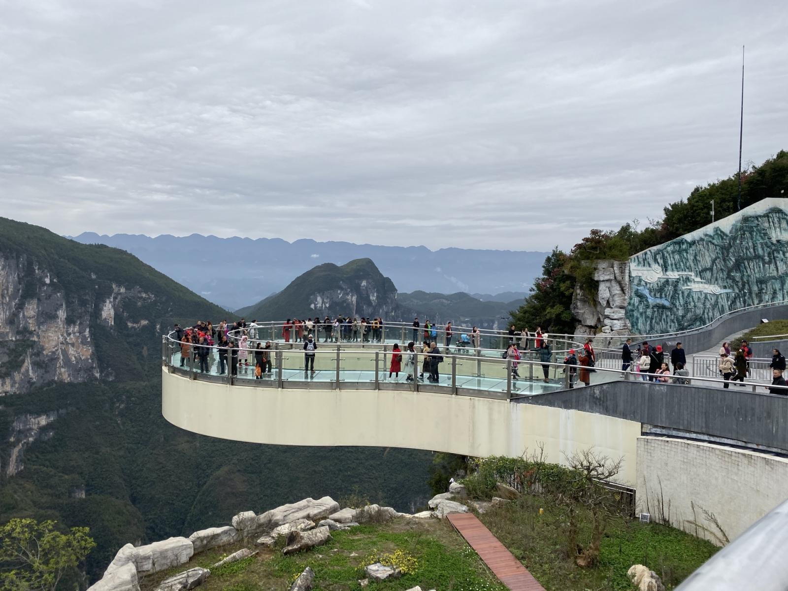 西安出发重庆3日自驾路书：云阳张飞庙-龙缸云端廊桥-桃片糕百年制作厂-三峡梯城3日自驾游