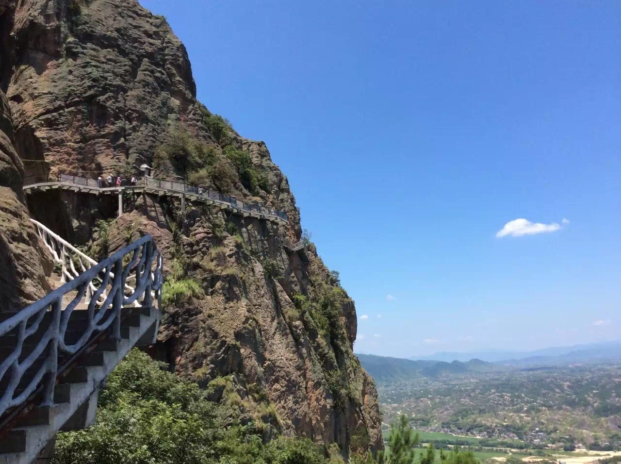 长沙出发岳阳平江2日自驾路书：碧水丹霞平江纯溪小镇-石牛寨国家地质公园2日自驾游