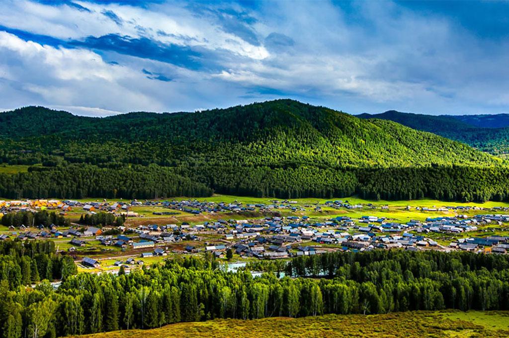 新疆北疆8日自驾游：喀纳斯-禾木-五彩滩-江布拉克-可可托海-魔鬼城8日自驾游