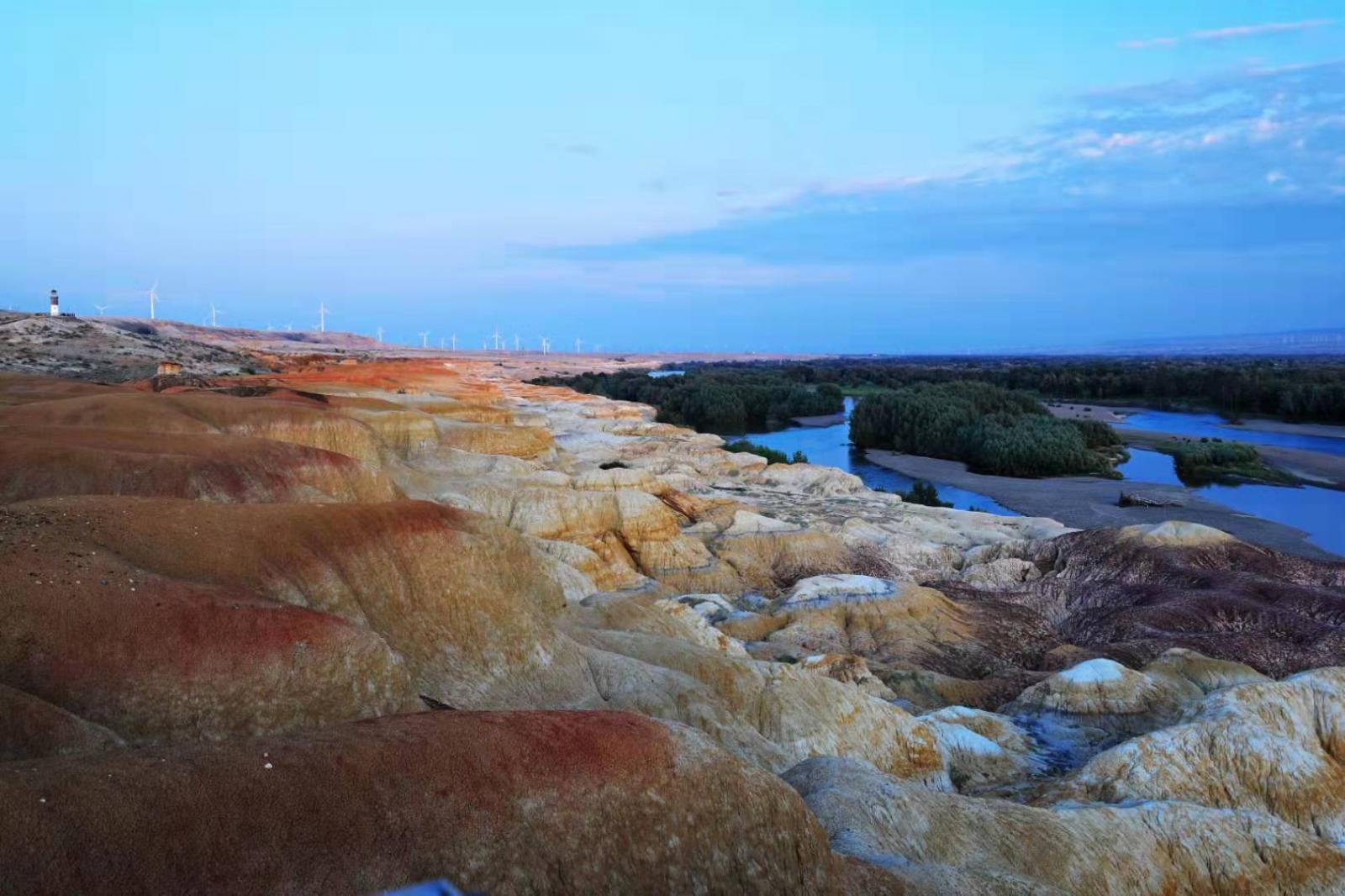 乌鲁木齐出发新疆北疆全景8日自驾路书：五彩滩-喀纳斯湖-白哈巴村-禾木村-边境公路-魔鬼城8日游