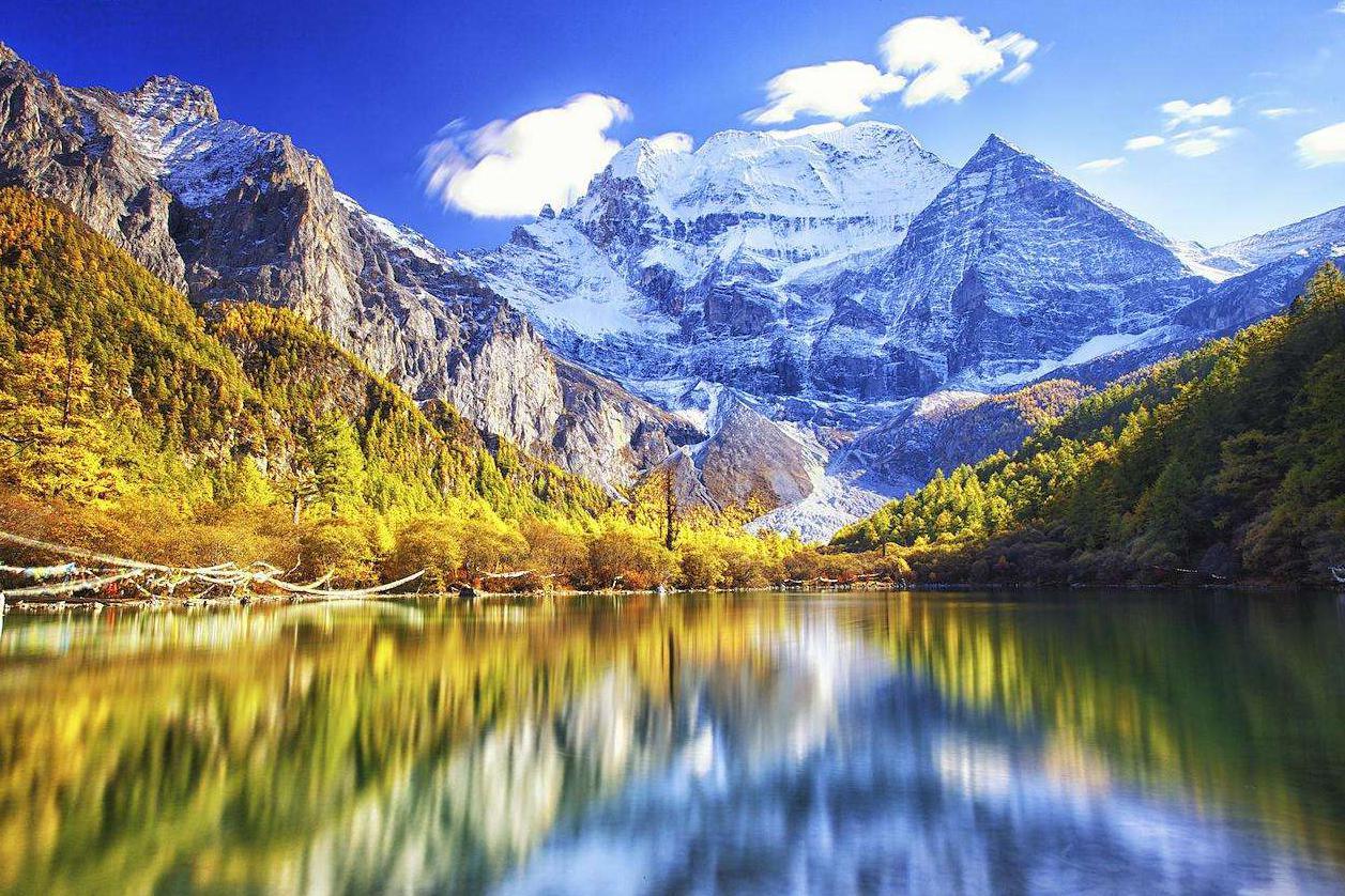 成都出发穿越泸亚线7日自驾：稻城亚丁-泸沽湖-泸亚线-格萨拉-海子山-天路十八弯7日自驾游