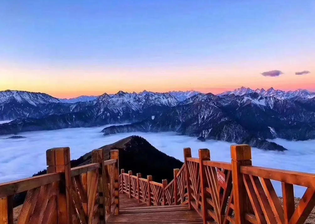 成都周边3日自驾：喇叭河寻鹿-神木垒草甸-达瓦更扎云海3日自驾游