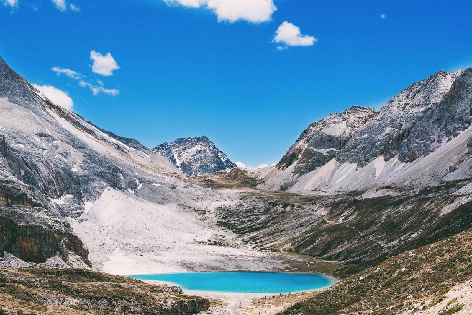 全国出发川西7日自驾：星球净土稻城亚丁-康巴明珠措卡湖-红色佛国色达-嘉绒圣湖情人海7日自驾游