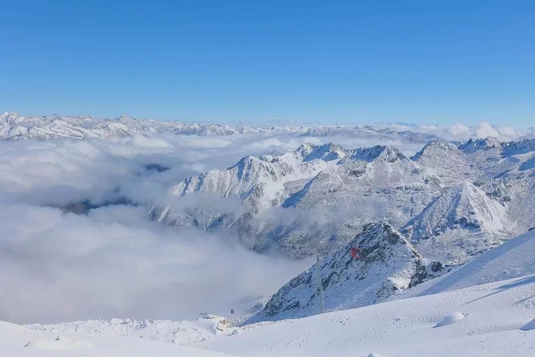 成都出发经典川西8日环线定制游：4-6人成团，成都-新都桥-稻城亚丁-磨石公园-丹巴藏寨-达古冰川8日游