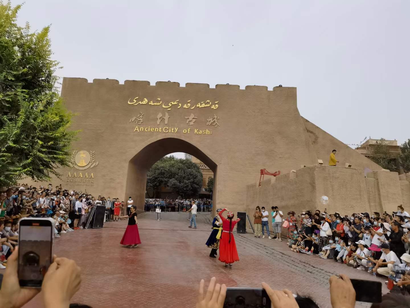 喀什集合南疆伊犁11日新疆自驾游：帕米尔高原-喀什古城-独库公路-那拉提-赛里木湖11日自驾游