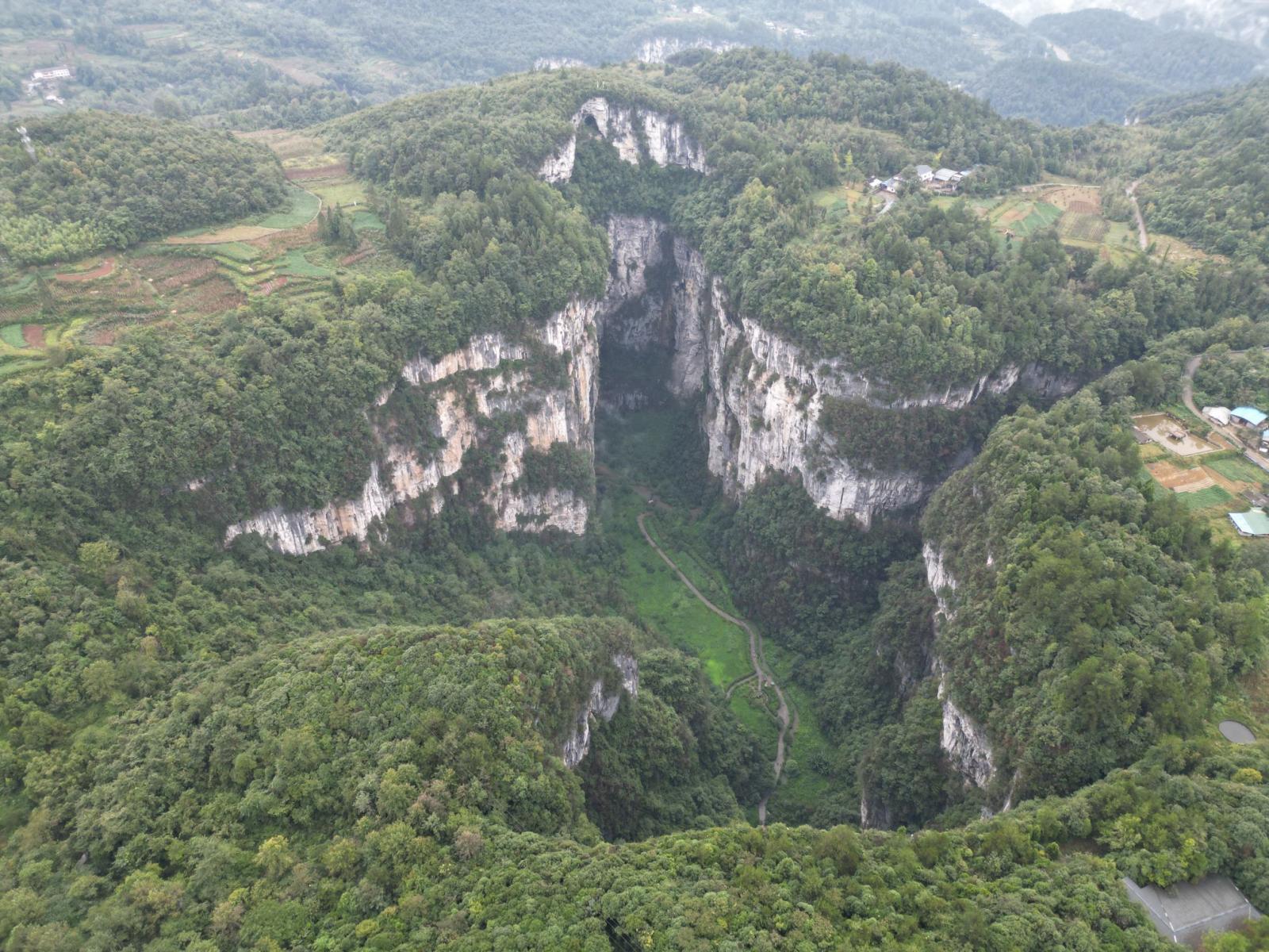 山东出发自驾重庆武隆6日游：瞿塘峡白帝城-万州大瀑布-武隆天坑地缝-蚩尤九黎城6日游
