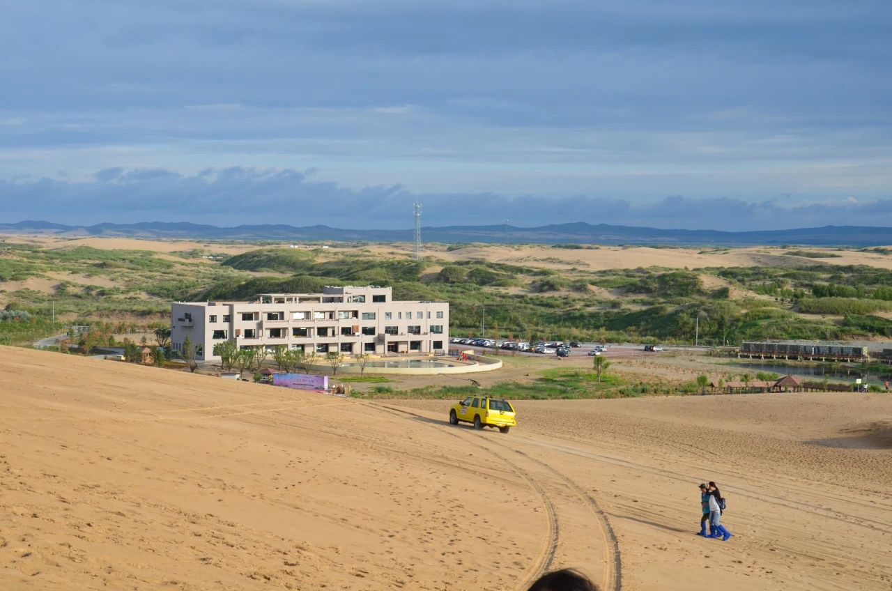 北京出发赤峰葫芦岛4日自驾游：承德十八盘天路-赤峰博物馆-玉龙沙湖-朝阳凤凰山-观神奇航母海上美术馆