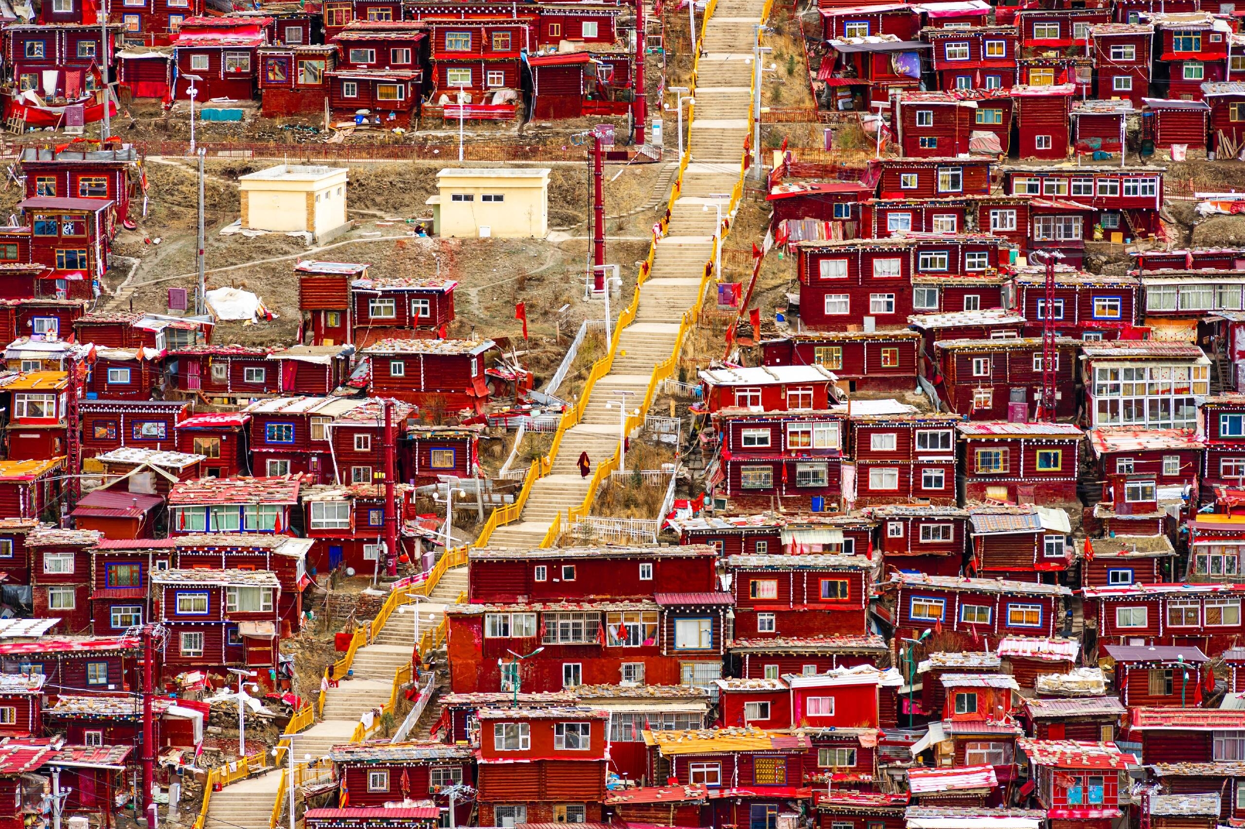 成都出发川西4日自驾游：[红色情人]新都桥-金马草原-色达五明佛学院-情人海-西索民居4日自驾游