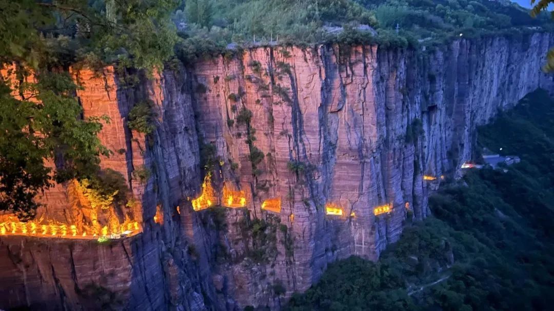辉县集合南太行十大挂壁穿越6日自驾游：[太行辉煌]船游红旗渠-北方九寨通天峡-太行10大挂壁公路挑战之旅