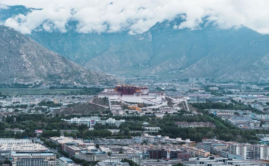 拉萨集合冬游西藏拉萨林芝7日自驾游：畅游拉萨布宫-大昭寺祈福-林芝-雅鲁藏布江7日游