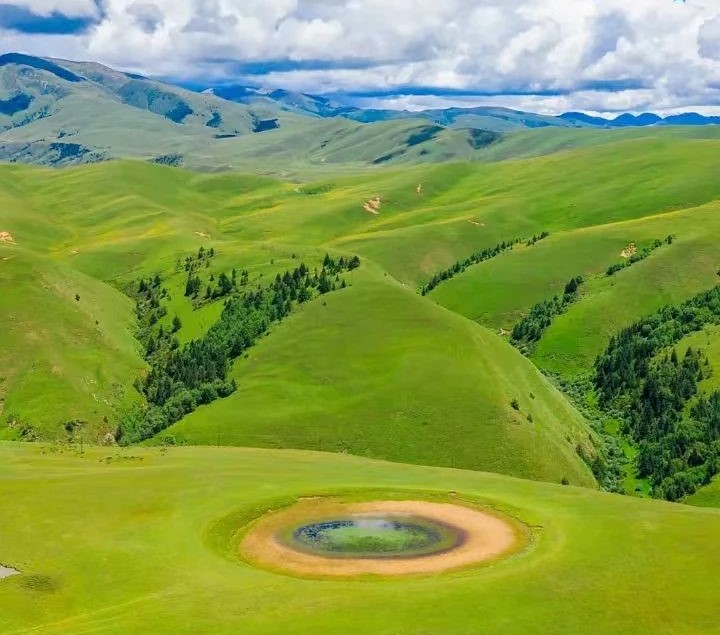 成都集合至美川西12日自驾游：星球净土稻城亚丁-甘白路-格聂穿越-泸亚线-女儿国泸沽湖