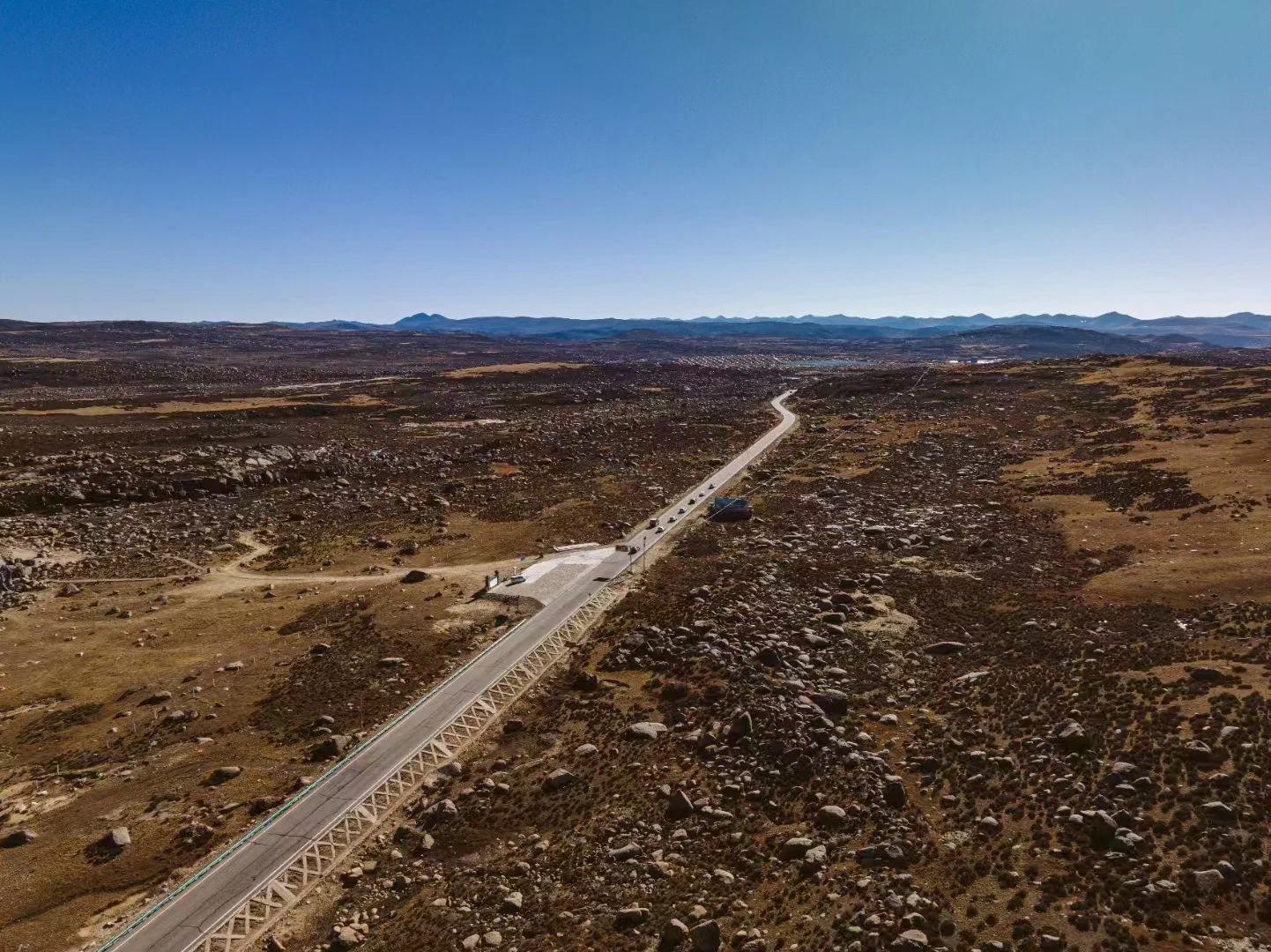 成都集合川西8日自驾游：【小小川西】理小路-丹道秘境-措卡湖-稻城亚丁8日自驾游