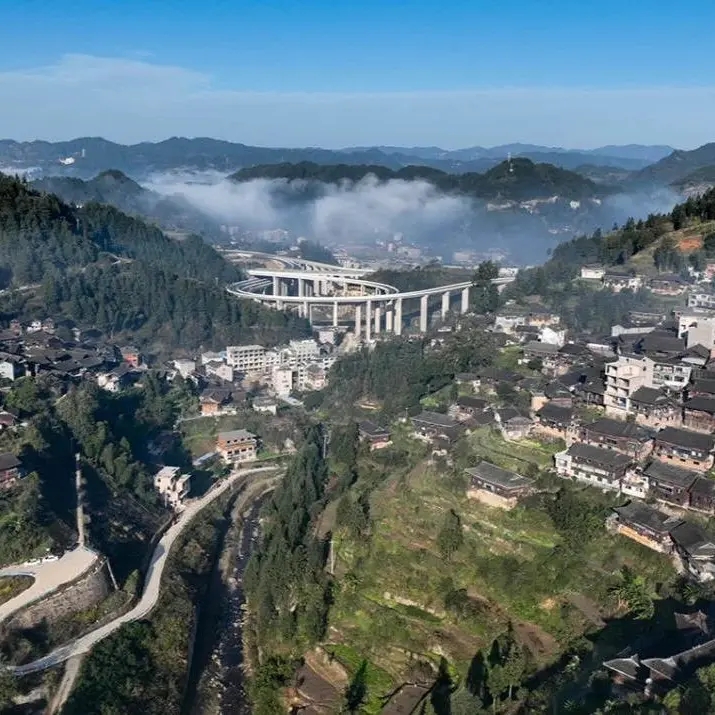 重庆集合贵州4日自驾游：【苗疆圣山】朗德苗寨-乌东苗寨-下司古镇-昂英村-红阳草场-秦汉影视城-环雷公山4日游