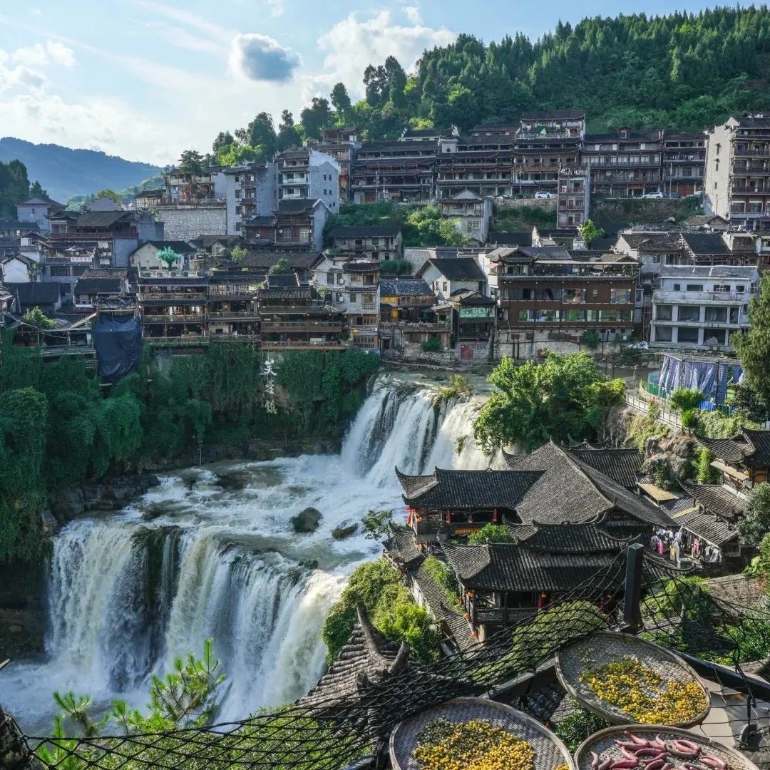 重庆出发湘贵鄂4日自驾游：【湘西行】铜仁大峡谷-湘西芙蓉镇-恩施坪坝营四洞峡4日游