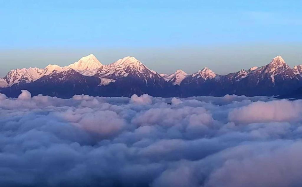 重庆出发川西牛背山3日自驾游：仰望贡嘎云海-邂逅绝美星河-眉山水街3日自驾