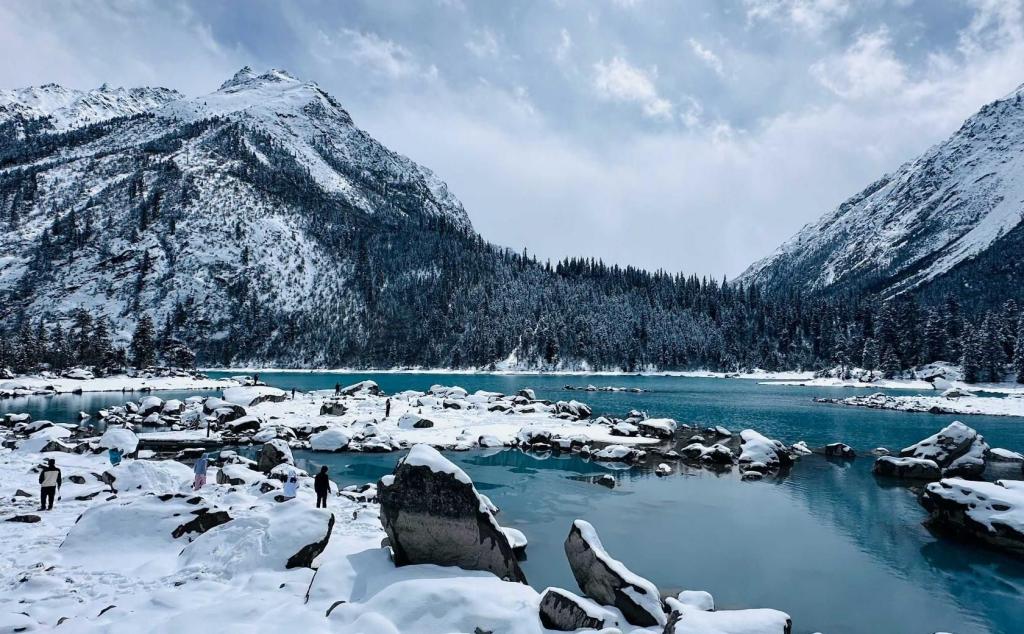 拉萨集合西藏林芝7日落地含车自驾游:【冬游西藏】探寻蓝冰雪山、秘境墨脱旅拍7日之旅
