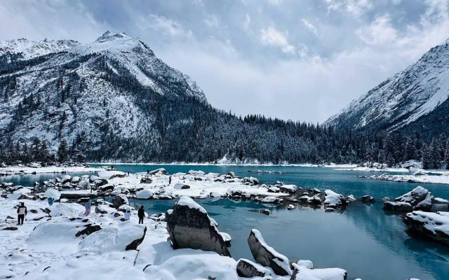 拉萨集合西藏林芝7日落地含车自驾游：【冬游西藏】探寻蓝冰雪山、秘境墨脱旅拍7日之旅