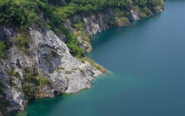 珠三角出发佛山三水2日自驾游：超火蓝眼泪矿山湖-胥江祖庙-《热辣滚烫》同款北江大堤-农家宴2日游