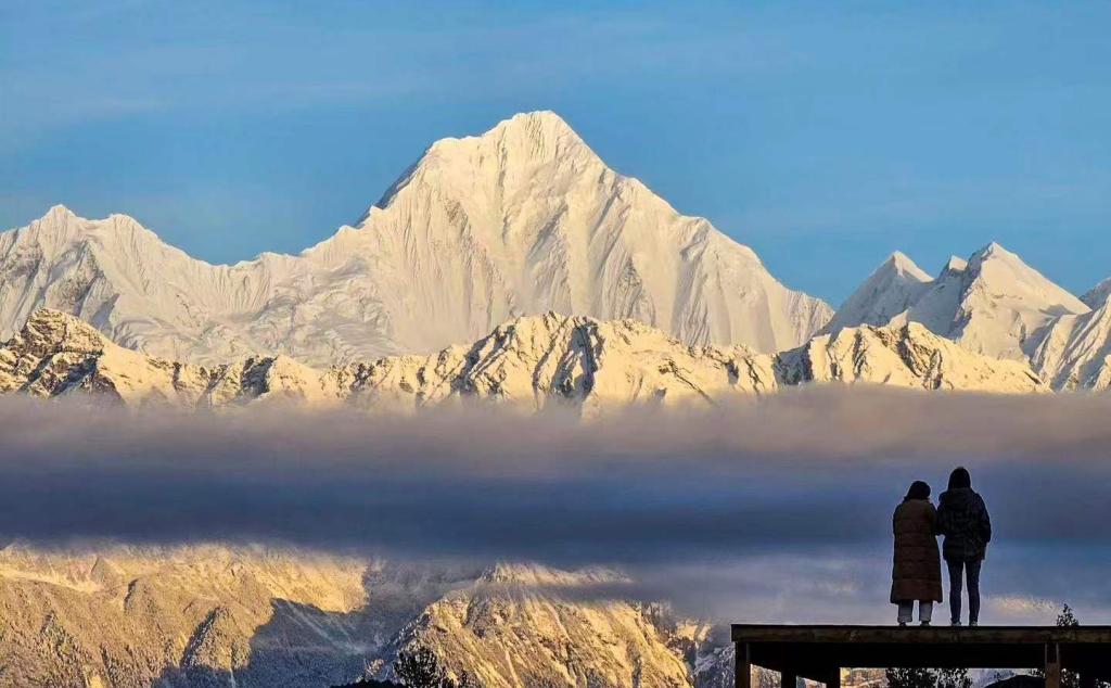 重庆出发川西3日自驾游：王岗坪日出云海-贡嘎雪山-峨眉山报国寺3日游