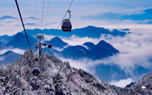 重庆出发川北冬游巴山3日自驾游：巴山大峡谷-大象洞-桃溪谷-罗盘顶玩雪-海明湖温泉度假酒店3日游