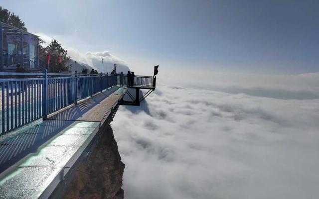 重庆出发云南昭通3日自驾游：云上大山包-鸡公山-玻璃栈道-高山云海-日出日落-黄连河景区3日游